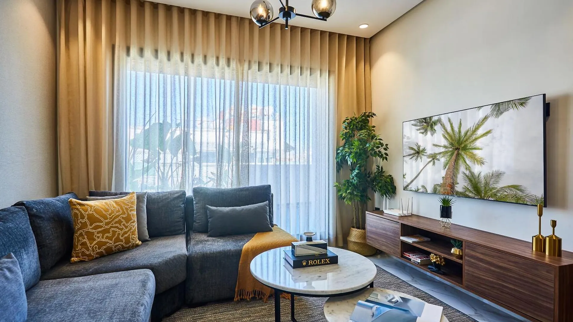 Appartement Sleek And Modern 2-Bed Unit In Downtown Casa à Casablanca 0*,  Maroc
