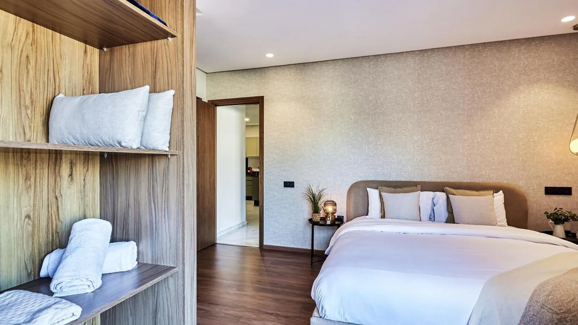 Appartement Sleek And Modern 2-Bed Unit In Downtown Casa à Casablanca 0*,
