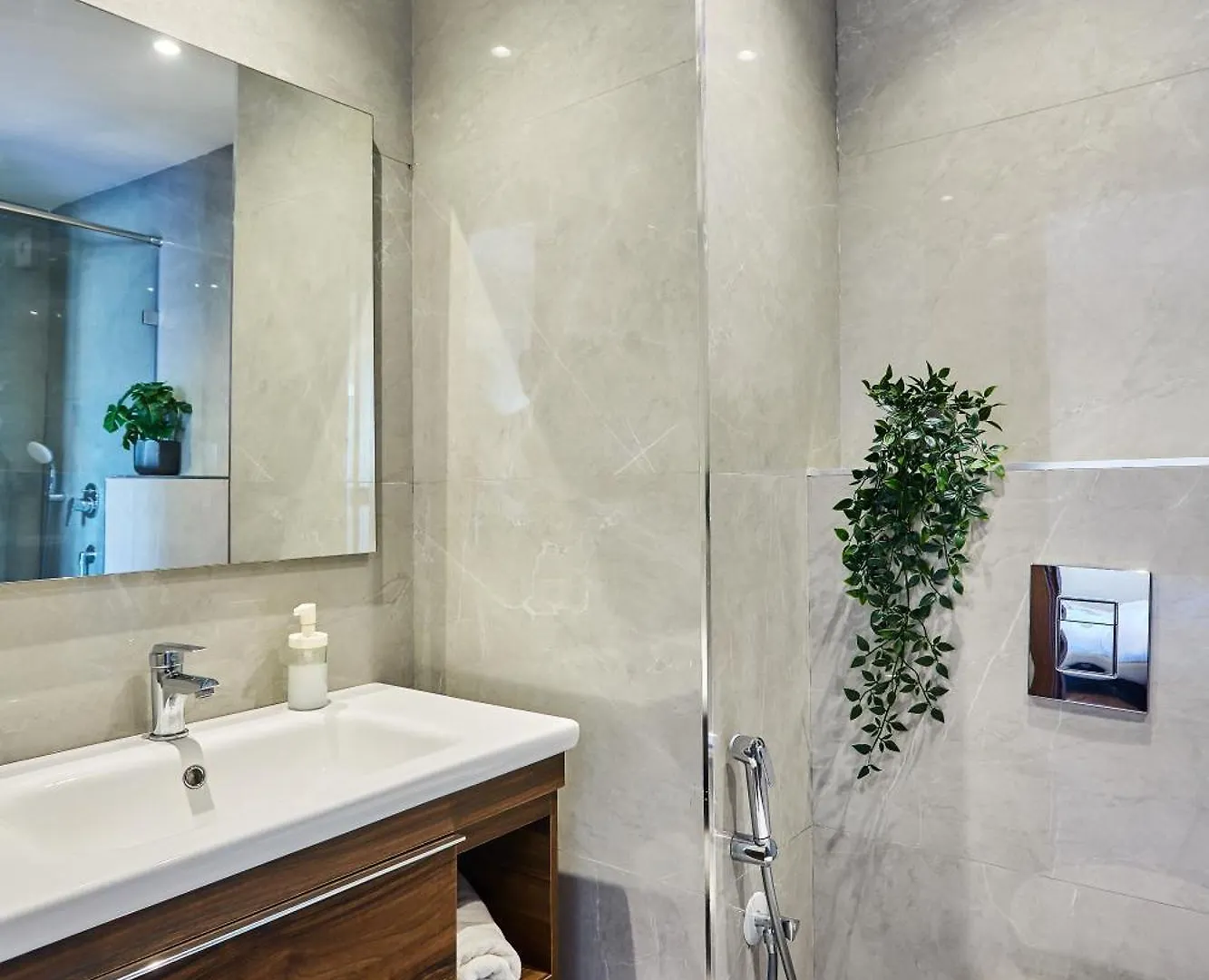 Appartement Sleek And Modern 2-Bed Unit In Downtown Casa à Casablanca 0*,  Maroc
