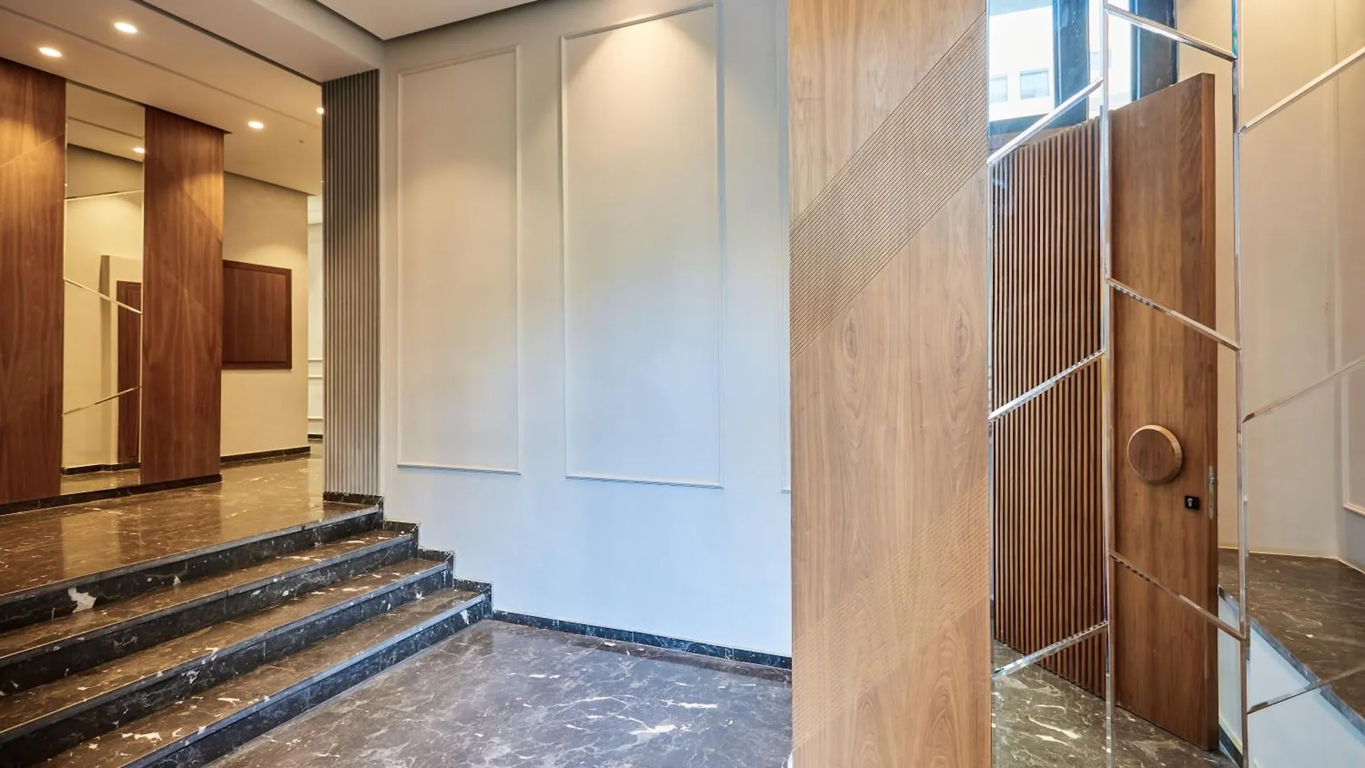 Appartement Sleek And Modern 2-Bed Unit In Downtown Casa à Casablanca