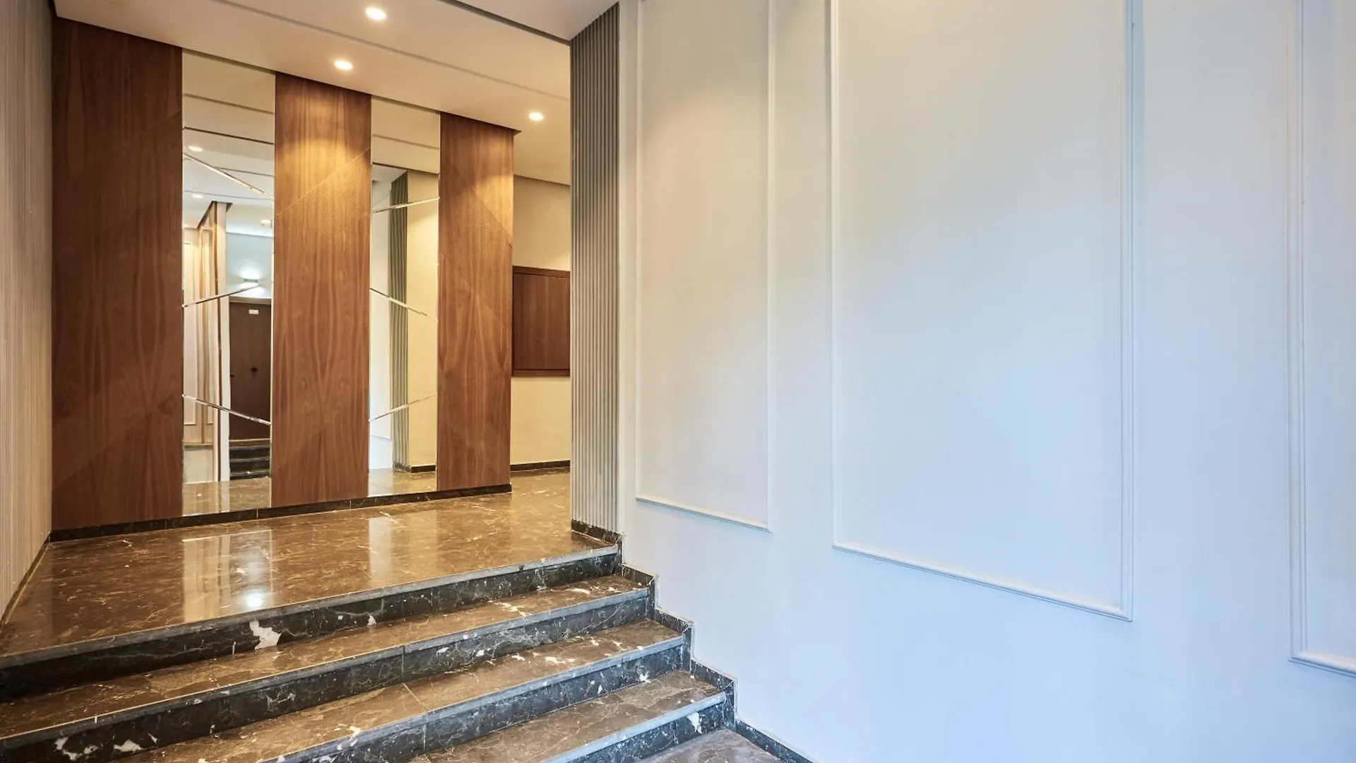 Appartement Sleek And Modern 2-Bed Unit In Downtown Casa à Casablanca