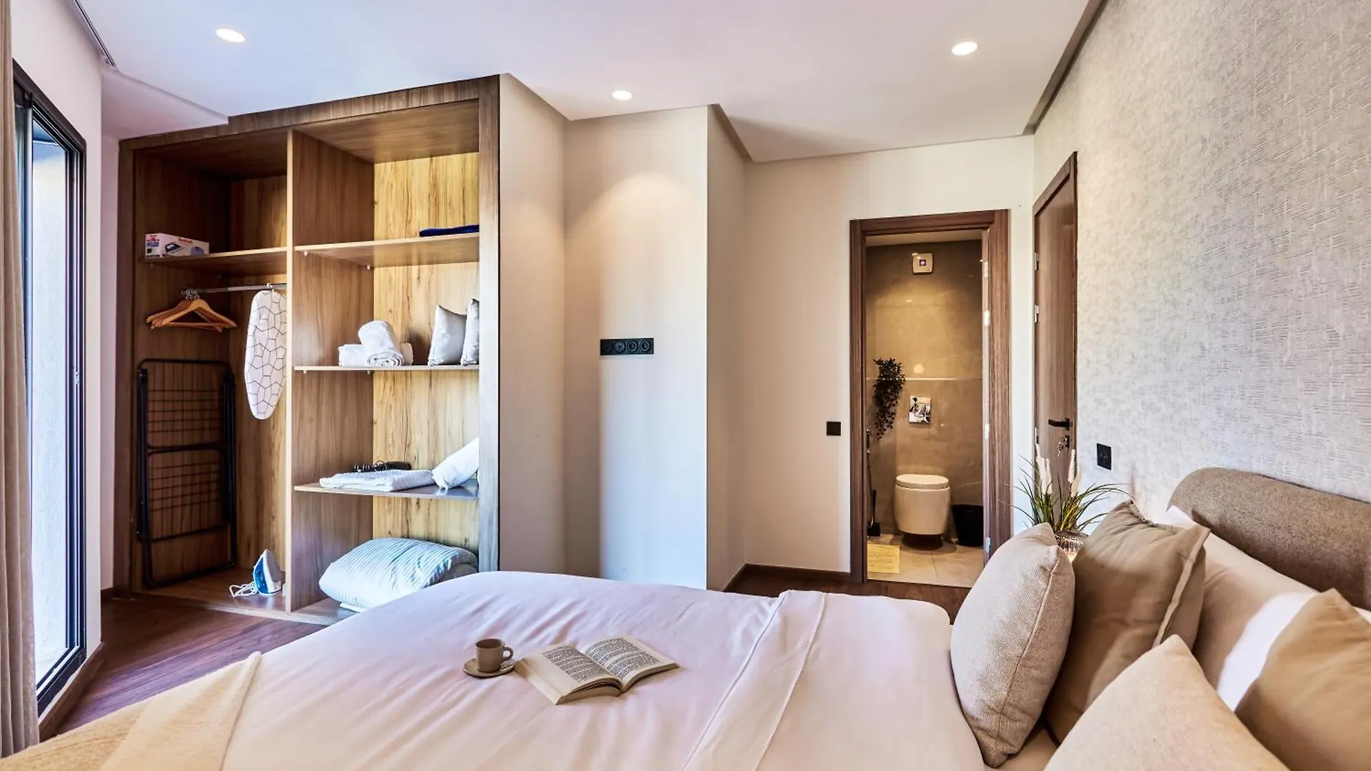 Appartement Sleek And Modern 2-Bed Unit In Downtown Casa à Casablanca